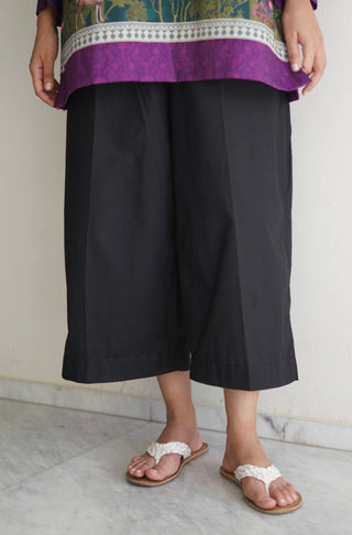 Shopmanto, wear manto uae clothing brand, manto ready to wear women plain wide leg loose solid black cambric lawn culotte trouser eastern relaxed fit elastic waistband pull on pants