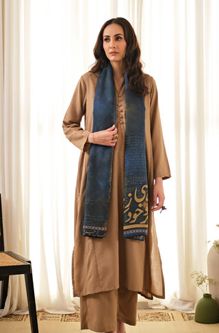 Full Length of Manto's Unisex Double Sided Blue Chirag Stole featuring Urdu Calligraphy