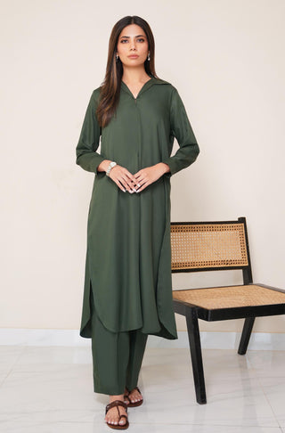 Shopmanto, wear manto, manto clothing brand, manto pakistan, ladies clothing brand, urdu calligraphy clothing, wearmanto women's collection wash n wear 2 piece solid emerald green colour kurta and pajama mira set, women 2 piece solid coord set