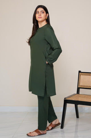 Shopmanto, wear manto, manto clothing brand, manto pakistan, ladies clothing brand, urdu calligraphy clothing, OG wearmanto women's collection wash n wear lucknow style 2 piece solid emerald green colour kurta and pajama, women 2 piece solid coord set