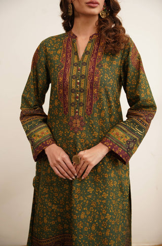 Slleve and Neck detail of Manto women's 1 piece stitched khaddar kurta with urdu calligraphy of words by Haidar Ali Aatish