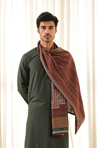 Wrapped Style of Manto's Unisex Double Sided Maroon Talaash-e-manzil Stole featuring Urdu Calligraphy