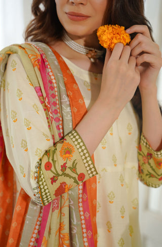 Manto's Printed Women Hayaat Mint Green Dupatta Paired with Hayaat Cream Anarkali with Urdu Calligraphy