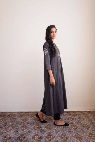 Shopmanto, wear manto, manto clothing brand, manto pakistan, ladies clothing brand, urdu calligraphy clothing, manto black urdu calligraphy raqs anarkali frock