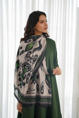 Shopmanto, Pakistani Urdu calligraphy clothing brand, wear Manto ready-to-wear women's Dastoor Swiss Lawn scarf featuring Jigar Moradabadi's poetry in hijab-friendly design, available in black and green.