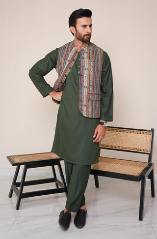 Shopmanto, wear manto, manto clothing brand, manto pakistan, ladies clothing brand, urdu calligraphy clothing, wear manto men's wear wash n wear solid 2 piece emerald green lucknow kurta pajama