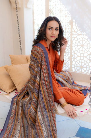 Shopmanto, wear manto, odhni, shawl, chaddar, manto odhni, manto scarves, manto stoles, manto, clothing brands, women shawl, ladies shawl, women shawl in rust, shawl in mustard, women shawl with random words calligraphed in urdu, rust odhni, dupatta, rust dupatta, urdu calligraphy, urdu calligraphy clothes, manto calligraphy clothes, zamana odhni, mustard and indigo, manto zamana odhni, zamana odhni mustard and indigo