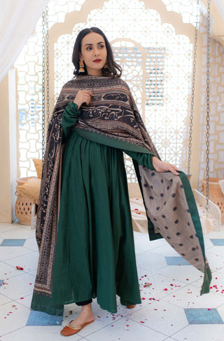 Shopmanto, wear manto, odhni, shawl, chaddar, manto odhni, manto scarves, manto stoles, manto, clothing brands, women shawl, ladies shawl, women shawl in green and beige, women shawl with random words calligraphed in urdu, green and beige odhni, dupatta, green dupatta, urdu calligraphy, urdu calligraphy clothes, manto calligraphy clothes, rashk shawl, green and beige, manto riwayat odhni, rashk shawl green and beige, green shawl, beige shawl