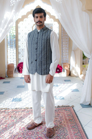 Shopmanto, wear manto, manto clothing brand, manto vasket, waistcoat, manto kaavish vasket, kaavish vasket, manto winter wear, manto eastern, urdu calligraphy, manto khaddar kaavish vasket teal and blue, khaddar waistcoat, khaddar men waistcoat, manto men, men waistcoat, festive wear