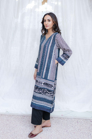 Shopmanto, wear manto, kurta, manto kurta, rashk kurta, rashk kurta blue and white, blue and white, blue kurta, white kurta, women kurta, ladies kurta, women clothing, manto clothing brand, clothing brand, urdu calligraphy clothes, urdu calligraphy, women blue and white kurta with urdu calligraphy