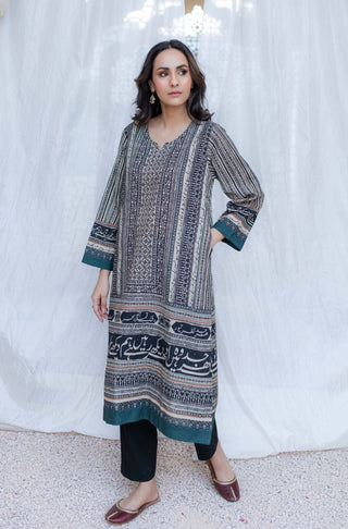 Shopmanto, wear manto, kurta, manto kurta, rashk kurta, rashk kurta green and beige, green and beige, green kurta, beige kurta, women kurta, ladies kurta, women clothing, manto clothing brand, clothing brand, urdu calligraphy clothes, urdu calligraphy, women green and beige kurta with urdu calligraphy